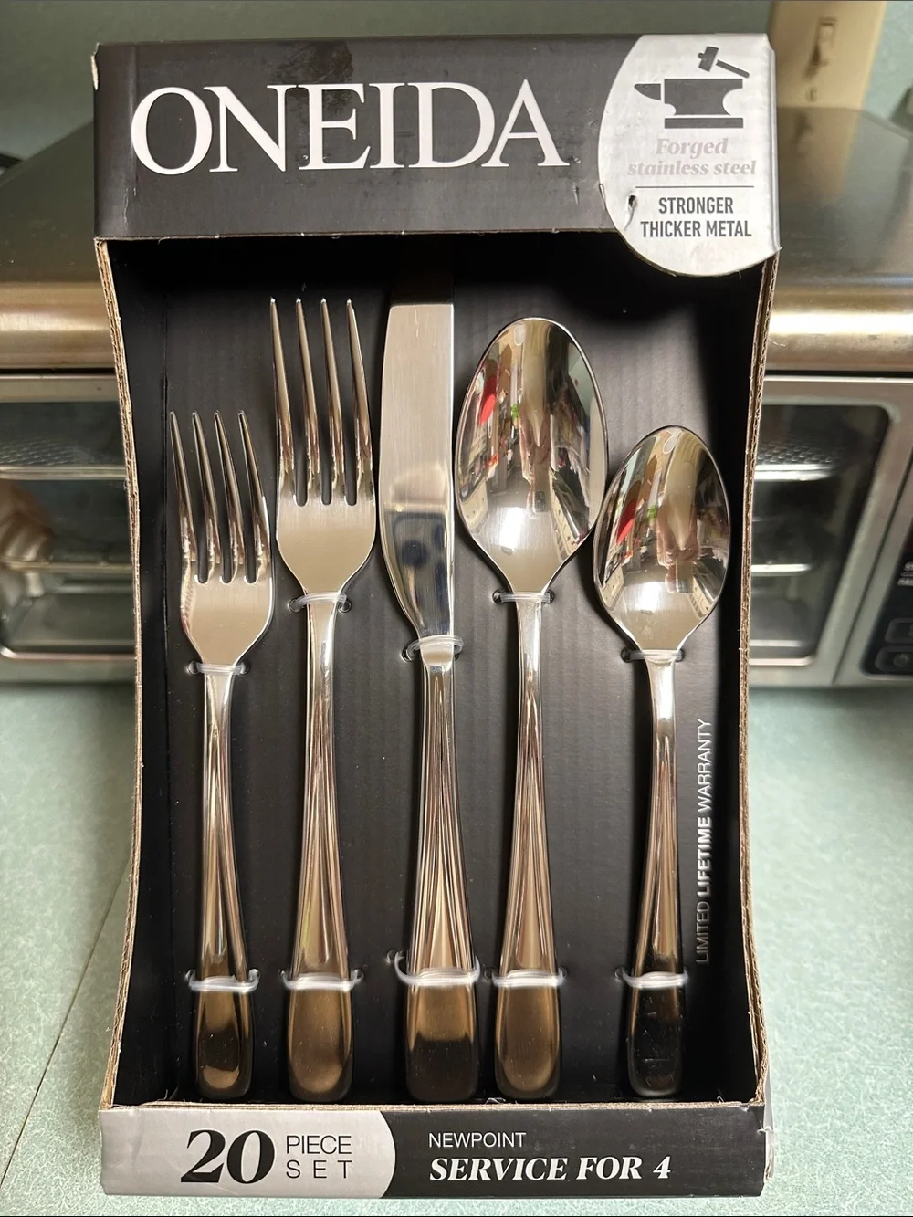 Oneida Newpoint 20-Piece Flatware Set in Polished Silver Finish Stainless Steel